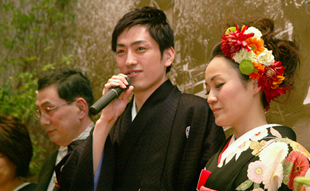 新郎様から皆様へ向けて、お礼と感謝の気持ちをお伝えしていただきます